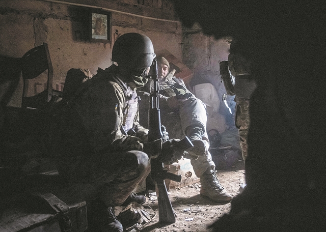 Χριστούγεννα και Πρωτοχρονιά με πόλεμο και βομβαρδισμούς