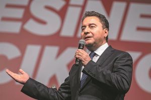 «Aρρωστη αλλά ζωντανή» η δημοκρατία στην Τουρκία