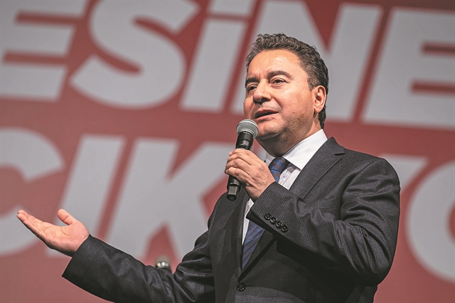 «Aρρωστη αλλά ζωντανή» η δημοκρατία στην Τουρκία