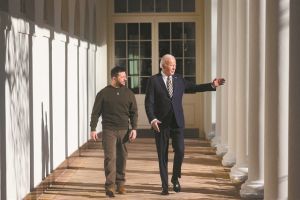 Στήριξη, δολάρια και Patriot του έδωσε ο Μπάιντεν