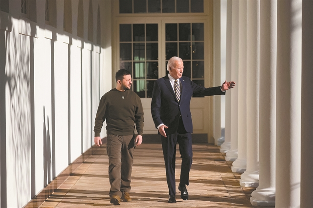 Στήριξη, δολάρια και Patriot του έδωσε ο Μπάιντεν