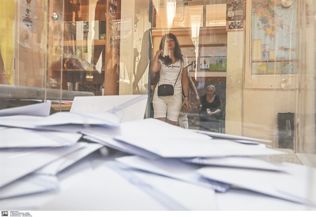 Τρία σενάρια που «μυρίζουν» εκλογές