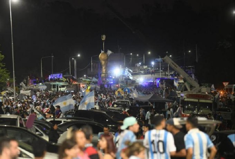 Τρέλα και πανικός στο Μπουένος Αιρες: Πάνω από 200.000 οπαδοί, live η υποδοχή των παγκόσμιων πρωταθλητών