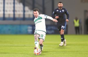 Ο Μπερνάρντ δεν φεύγει από το «10»