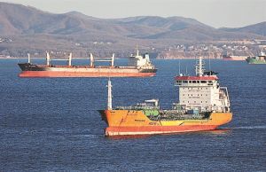 Στο μισό έπεσε η κίνηση τάνκερ σε ρωσικά λιμάνια