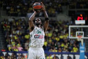 To μήνυμα του Μπέικον πριν το ντέρμπι στο ΣΕΦ