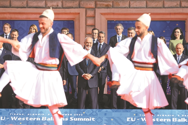 Βγάζει το άχτι του