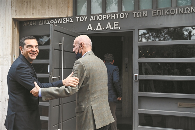 Σύγκρουση κορυφής και για τις αλλαγές στην ΕΥΠ