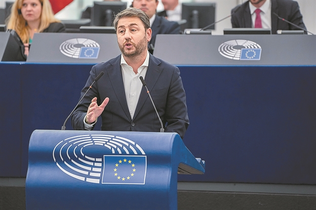 Το ΠΑΣΟΚ μπροστά σε νέες Συμπληγάδες