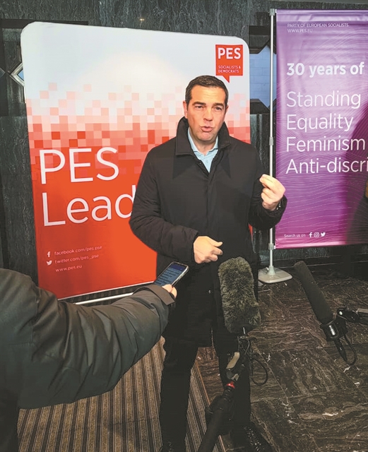 Βάζουν το ΠΑΣΟΚ στη μέση