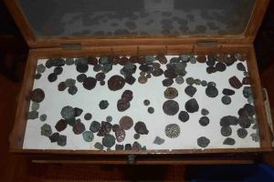 Τον βρήκαν νεκρό στο σπίτι – Κατέσχεσαν αρχαίο θησαυρό