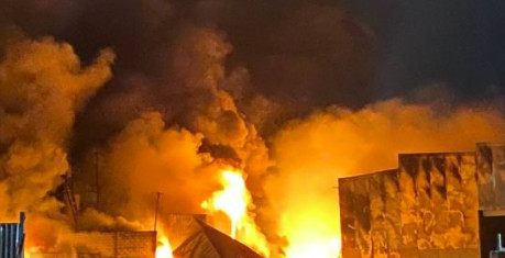 Φωτιά σε εργοστάσιο στον Ασπρόπυργο: «Είναι ξεκάθαρα εμπρησμός» λέει ο ιδιοκτήτης του | tanea.gr