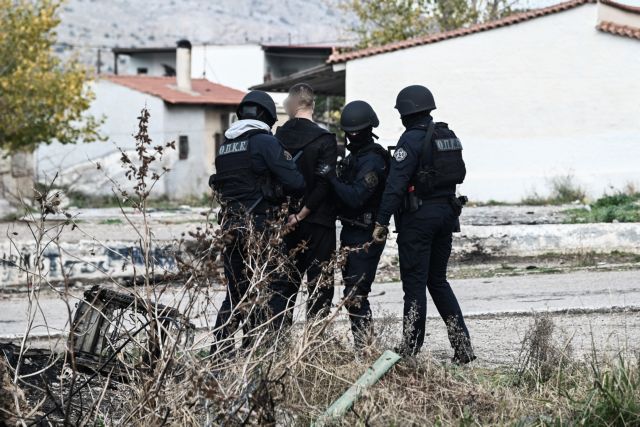 Έξι συλλήψεις και 15 προσαγωγές σε καταυλισμούς Ρομά | tanea.gr