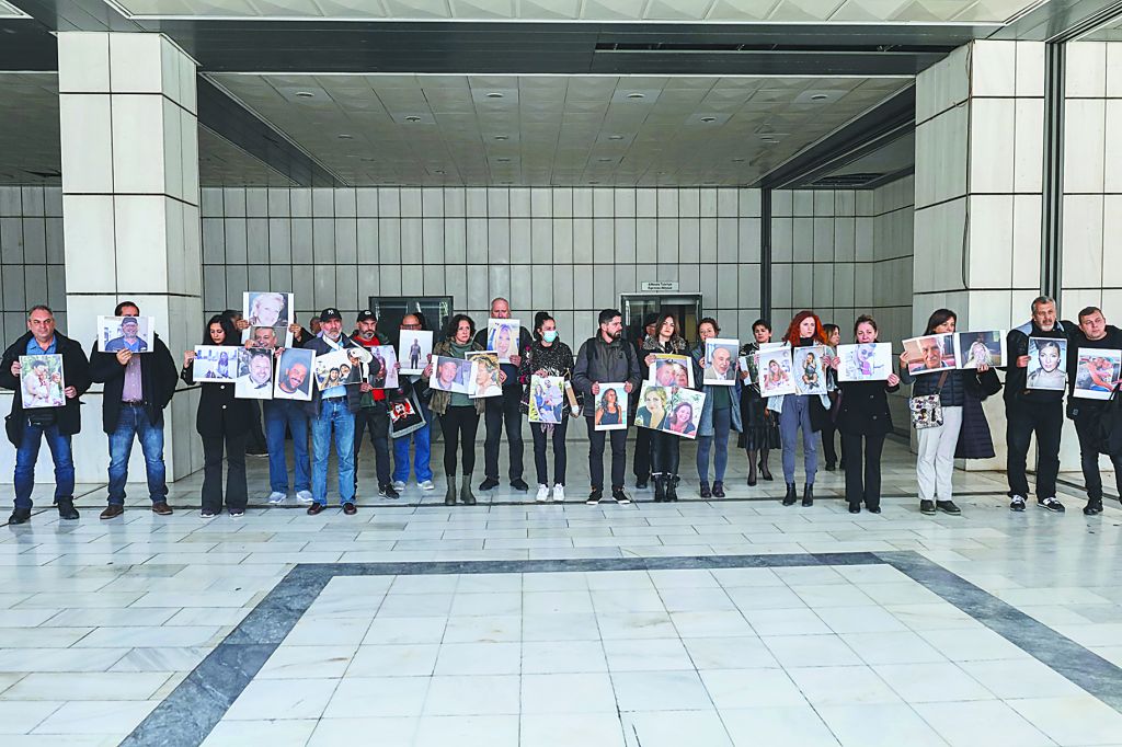 Χαμένοι στον δαίδαλο των καθυστερήσεων