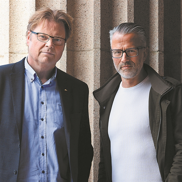 Οι μεγάλες αφηγήσεις της Ιστορίας,   οι μικρές ρωγμές της εποχής