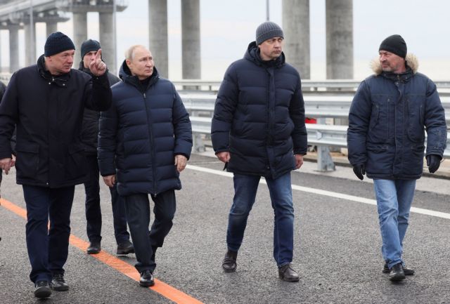 Στη Γέφυρα της Κριμαίας ο Ρώσος πρόεδρος