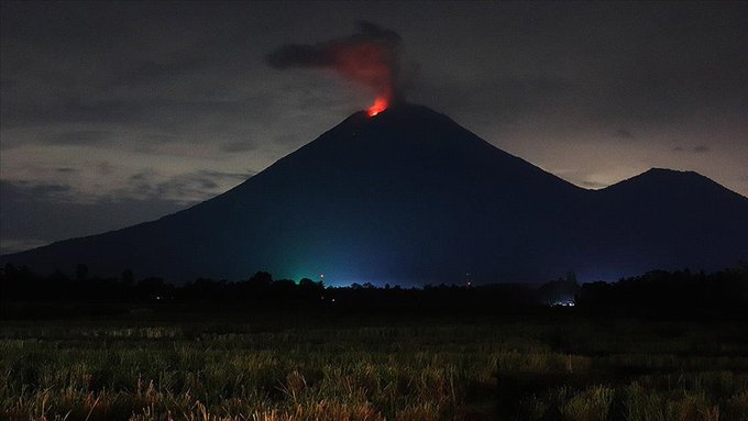 Ινδονησία: «Ξύπνησε» το ηφαίστειο Σεμερού | tanea.gr