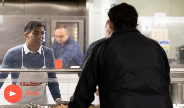 Ρίσι Σούνακ: Ρώτησε άστεγο εάν εργάζεται σε επιχειρήσεις