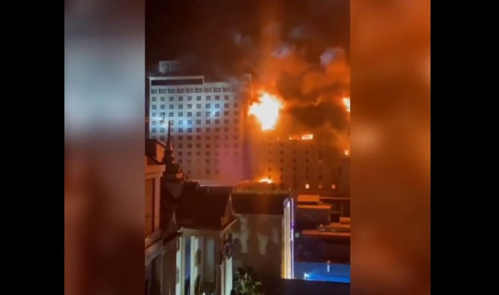 Καμπότζη: Σε βραχυκύκλωμα αποδίδεται η μεγάλη φωτιά στο ξενοδοχείο – καζίνο