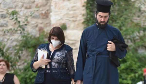 Κιβωτός του Κόσμου: «Είναι ανέστιοι – Πέρασαν τη νύχτα στο αυτοκίνητο»