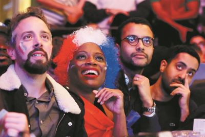 Αφήστε τους λύκους να ουρλιάζουν