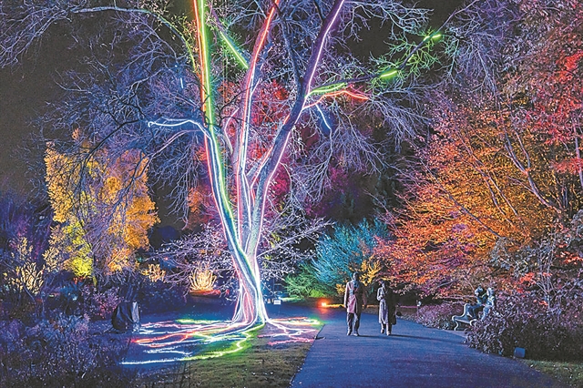 Λαμπερά φώτα και χοροί μέχρι τις πρώτες πρωινές ώρες