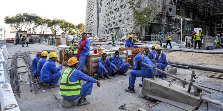 Οι θάνατοι εργατών στο Κατάρ δίχασαν το Ευρωπαϊκό Κοινοβούλιο | tanea.gr