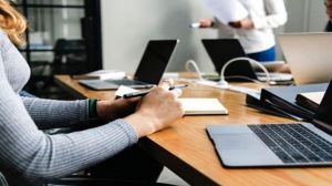 Χριστούγεννα: Πώς αμείβονται όσοι εργάζονται στις υποχρεωτικές αργίες