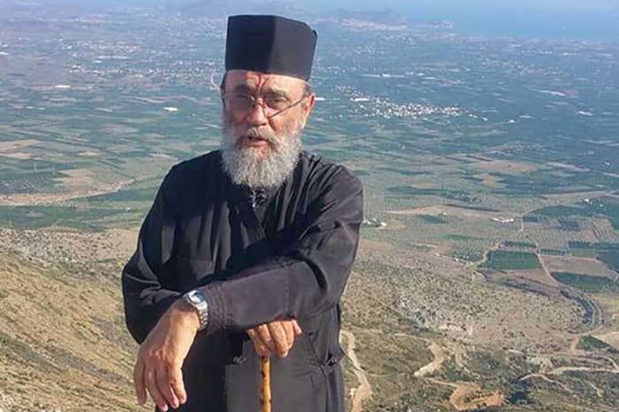 «Ο κληρικός κουβαλάει ολόκληρη τη ζωή του ένα βαρύ σταυρό»
