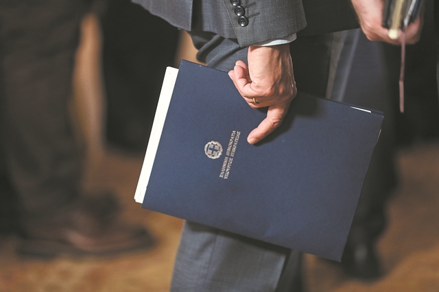 Οι μπλε φάκελοι ως… προεκλογικό υλικό για το 2023