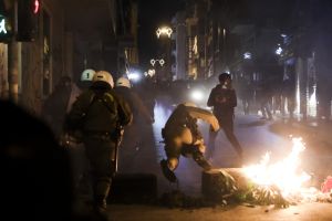 Επεισόδια στο Μενίδι: Ρομά πυροβόλησαν και τραυμάτισαν σοβαρά τον διοικητή της ΟΠΚΕ