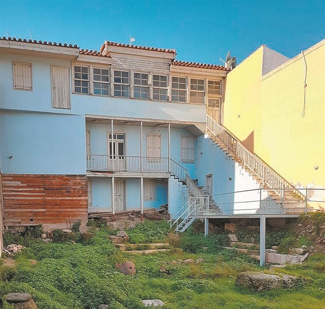 Ποιος θυμάται σήμερα την κόκκινη κορδέλα;