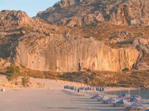 Σχεδιάζουν ξενοδοχείο στο ρήγμα του Παλίγκρεμνου