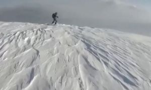 Ρωσία: Χιονοστιβάδα «κατάπιε» σκιέρ