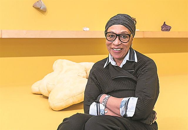 Στη γλύπτρια Βερόνικα Ράιαν το «Οσκαρ των εικαστικών»