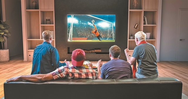 Αγόρια που βλέπουν το ματς