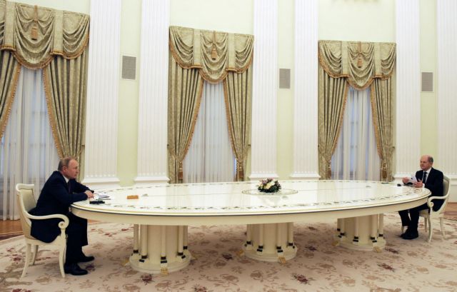 Αποκαλύψεις Σολτς: Η «περίεργη» συνάντηση με τον Πούτιν πριν ξεκινήσει ο πόλεμος στην Ουκρανία
