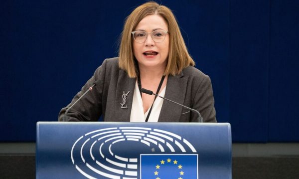 Μαρία Σπυράκη: Πλήρωσε 21.000 ευρώ και έστειλε εξώδικο στον συνεργάτη της