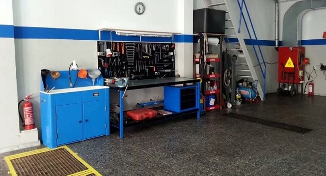 Τα αυτοκίνητα εξελίσσονται, τα παραδοσιακά συνεργεία αργοσβήνουν