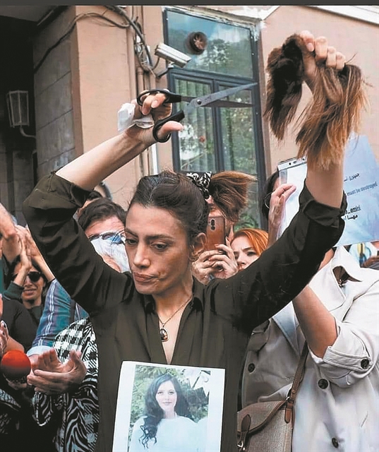 Κάτι γίνεται