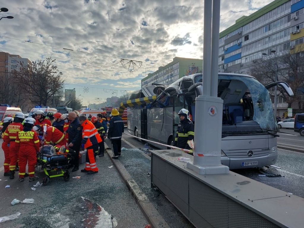 Ρουμανία: Πώς οδηγήθηκε στον δρόμο καρμανιόλα το τουριστικό λεωφορείο | tanea.gr Ρουμανία: Πώς οδηγήθηκε στον δρόμο καρμανιόλα το τουριστικό λεωφορείο | tanea.gr