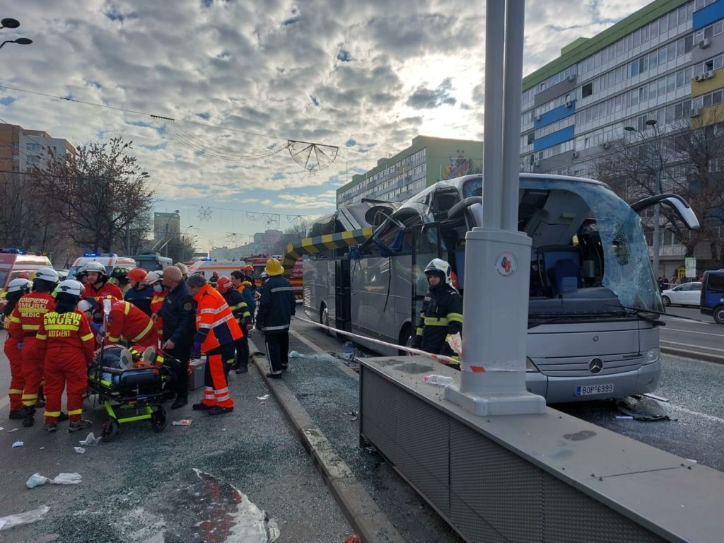 Ρουμανία: Πώς οδηγήθηκε στον δρόμο καρμανιόλα το τουριστικό λεωφορείο