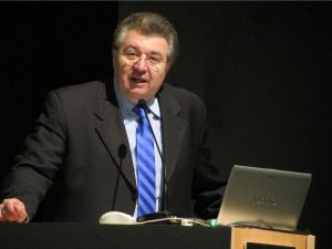 Χρυσουλάκης για συνέδριο Ιστορικού Αρχείου: «Αξιέπαινη προσπάθεια δύο εμβληματικών εφημερίδων»