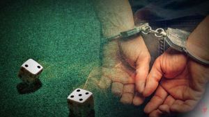 Έντεκα συλλήψεις σε καφενείο όπου έπαιζαν ζάρια