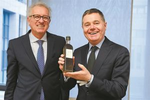 Νέο ευρω-χτύπημα για τις παρακολουθήσεις