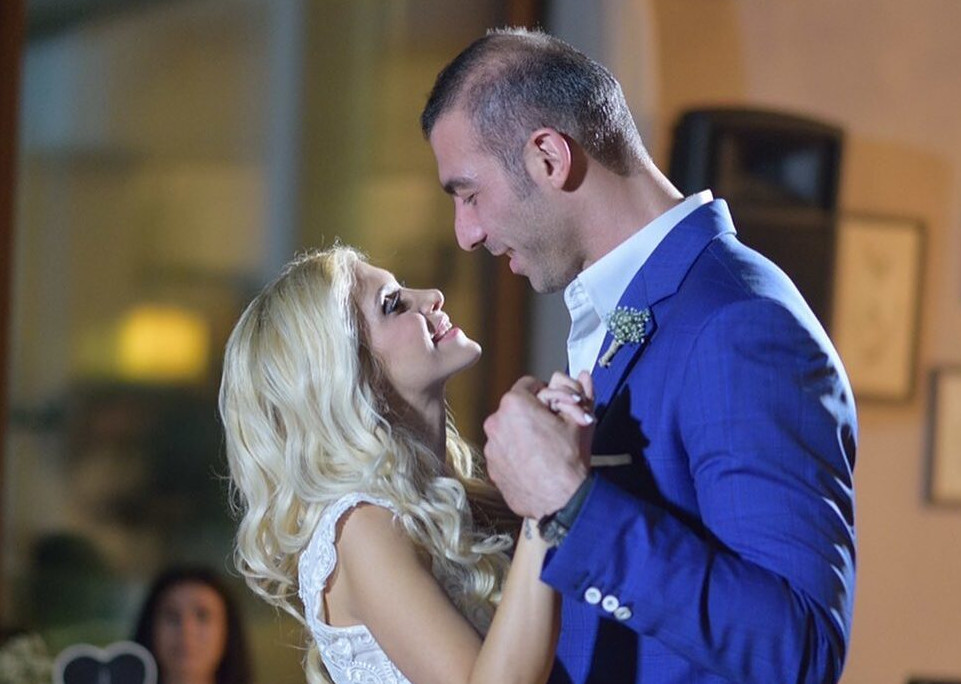 Συγκλονίζει η σύζυγος του Αλέξανδρου Νικολαΐδη – «Για εσένα που είχες ευχηθεί καρκίνο στον άντρα μου…»