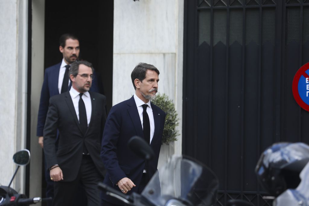 Τέως βασιλιάς Κωνσταντίνος: Σε λαϊκό προσκύνημα η σορός του έκπτωτου βασιλιά;  – Τα νεότερα