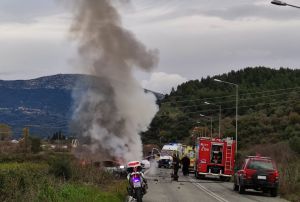 Μαλακάσα: Φορτηγό έπιασε φωτιά - Προβλήματα στην κυκλοφορία
