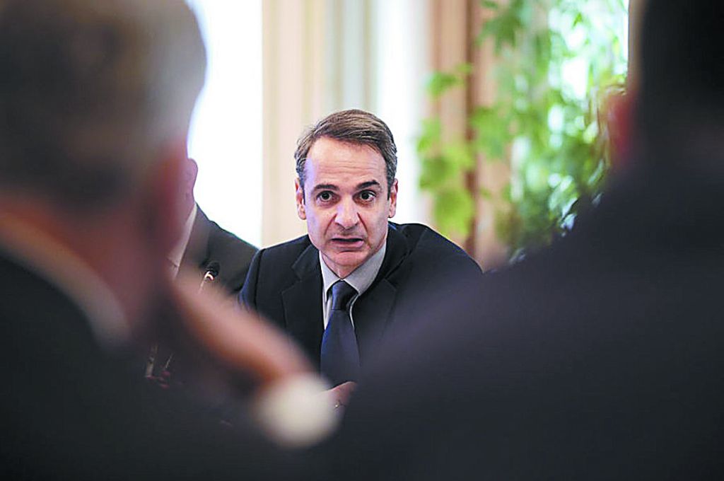 Στοιχήματα για τις κάλπες στη σκιά της εξόδου Χειμάρα