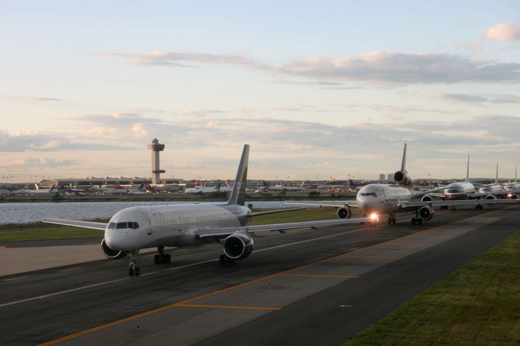 ΗΠΑ: Χάος στα αεροδρόμια λόγω τεχνικού προβλήματος – Φόβοι ότι θα «παγώσουν» οι πτήσεις!